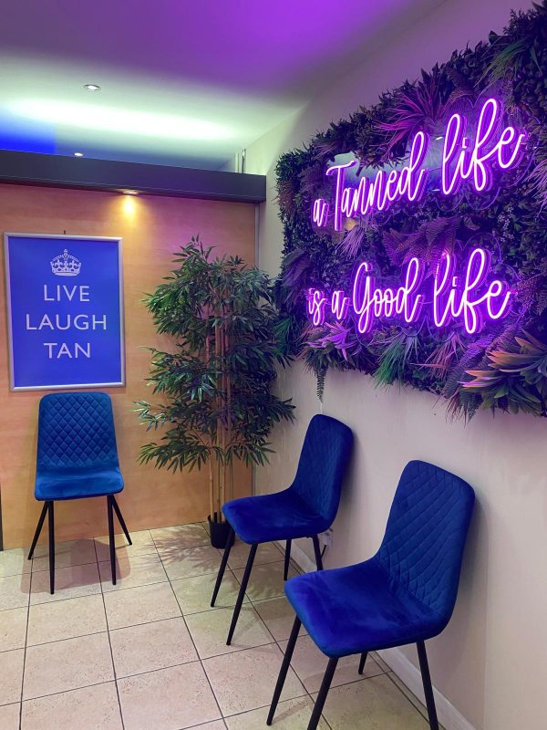 welcome room of beauty treatment tanning with quote a tanned life is a good life